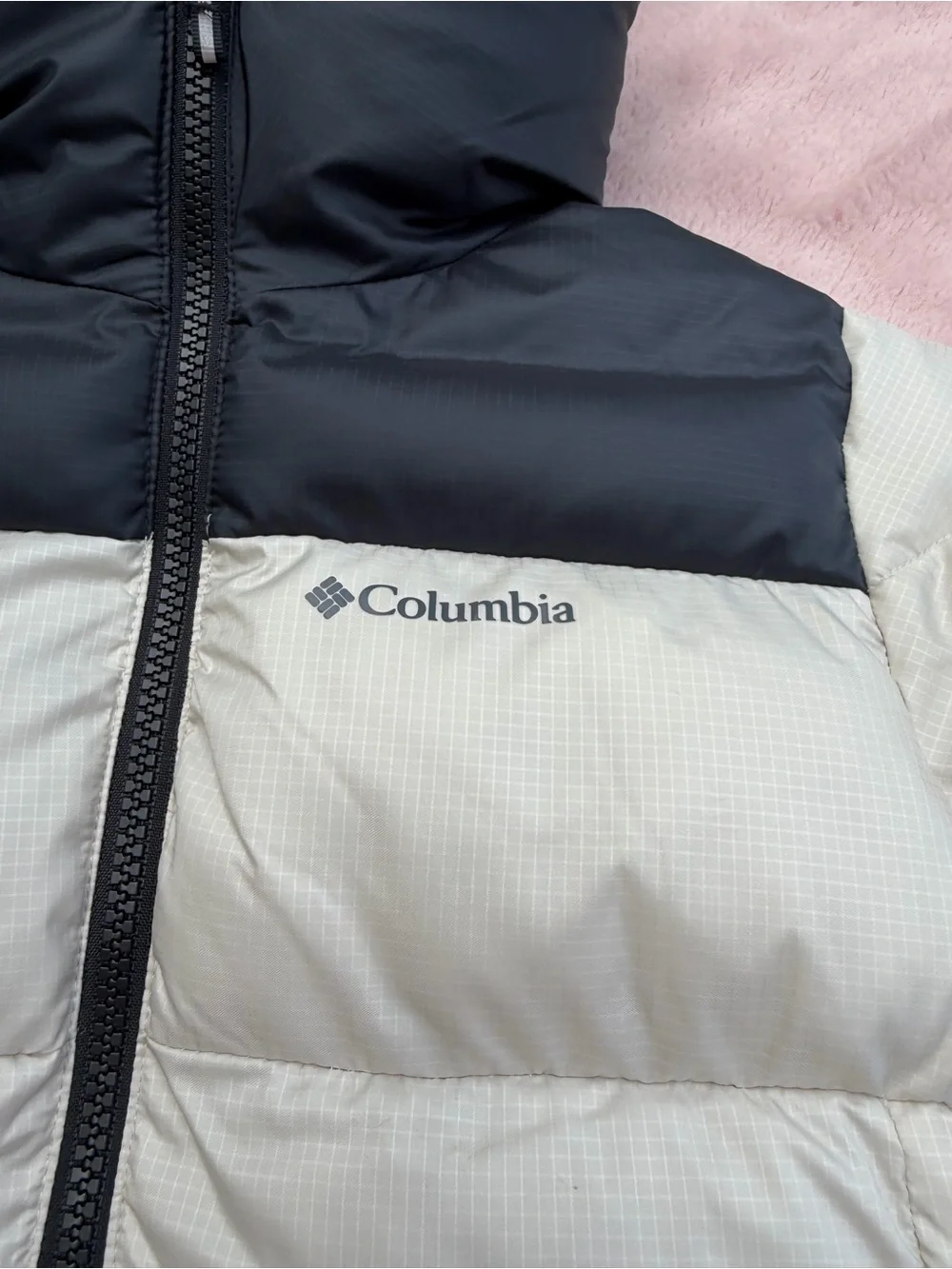 New Columbia Cream and Black Hooded Kids Puffer Jacket (Size 6/7)